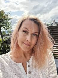Laura K.